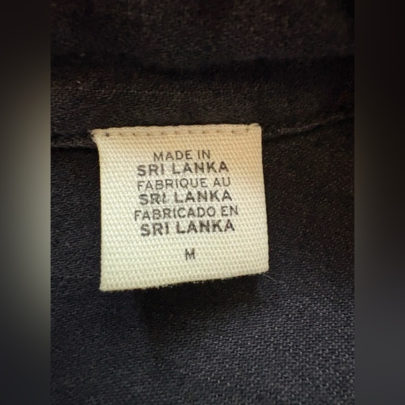 Levi’s women’s BLACK HARLIE BOYFRIEND denim  Button Down SHIRT sz M - Picture 11 of 11